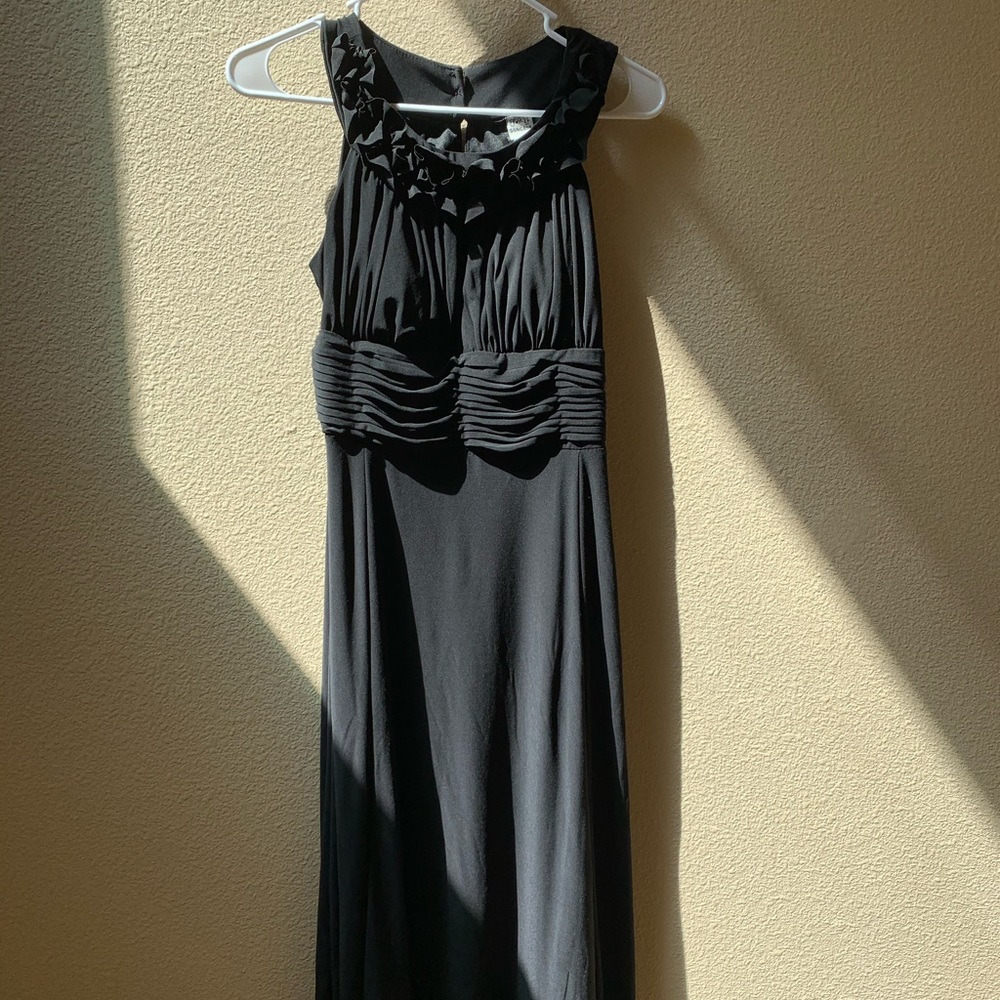 SANGRIA Black Ruffled Collar Stretchy Dress